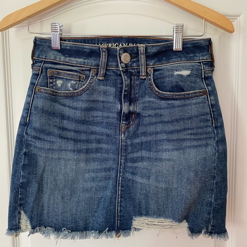 American eagle dark wash denim skirt / size 2